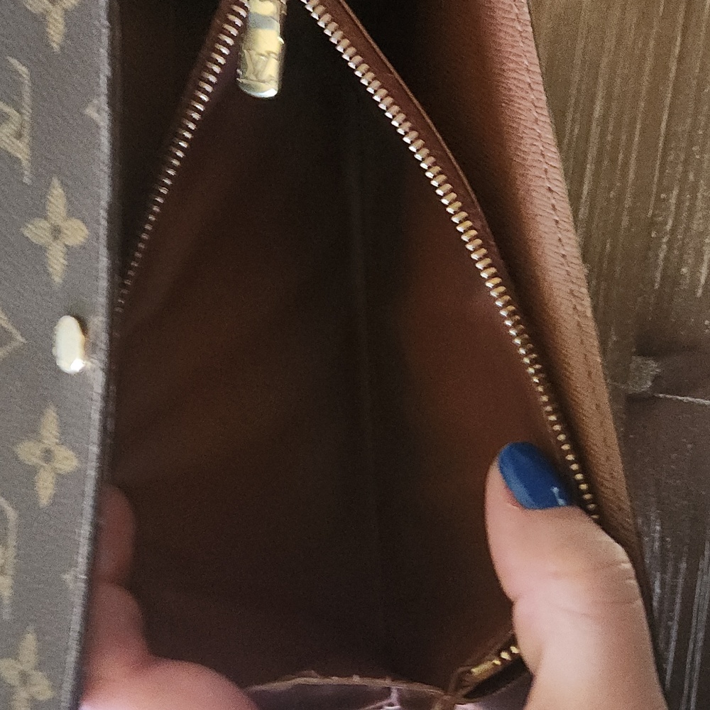 Louis Vuitton Sarah Monogram Wallet - Picture 10 of 12